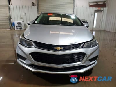 Piąte zdjęcie samochodu w środku: 2018 CHEVROLET CRUZE LS VIN:1G1BC5SM0J7194365 - miniatura