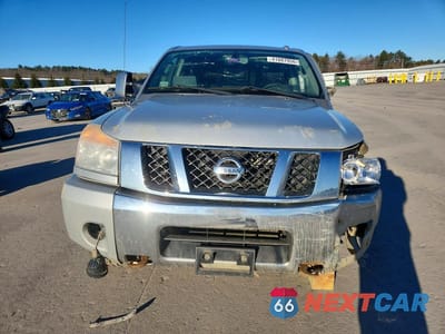Piąte zdjęcie samochodu w środku: 2011 NISSAN TITAN SV VIN:1N6AA0EC2BN303207 - miniatura
