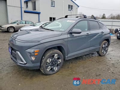 2025 HYUNDAI KONA SEL KM8HBCABXSU272173 - główne zdjęcie licytacji z USA - miniatura