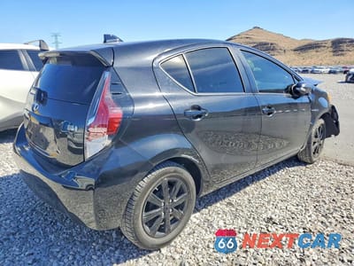 Trzecie zdjęcie samochodu z tyłu: 2016 TOYOTA PRIUS C PERSONA SPECIAL EDITION VIN:JTDKDTB35G1115591 - miniatura