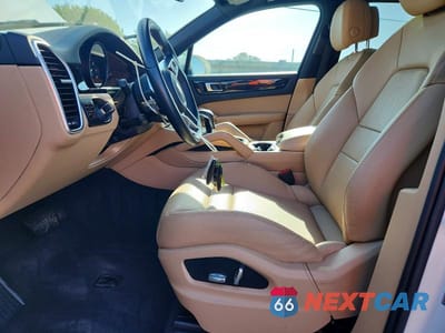 Zdjęcie 7 z 13 samochodu: 2021 PORSCHE CAYENNE VIN:WP1AA2AYXMDA09464 - miniatura