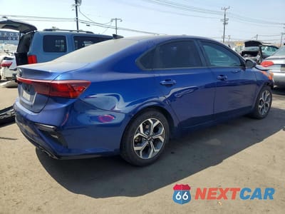 Trzecie zdjęcie samochodu z tyłu: 2021 KIA FORTE LXS VIN:3KPF24AD1ME272101 - miniatura
