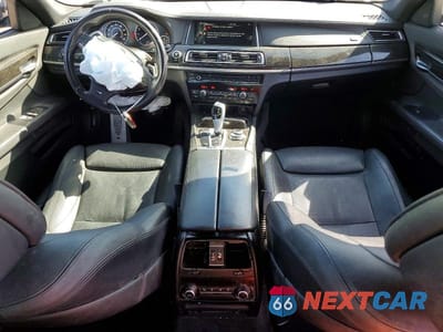 Zdjęcie 8 z 11 samochodu: 2013 BMW 740 I VIN:WBAYA6C56DD143380 - miniatura