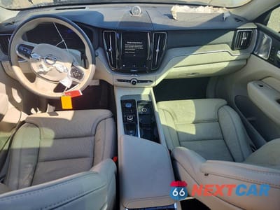 Zdjęcie 8 z 13 samochodu: 2023 VOLVO XC60 ULTIMATE VIN:YV4L12DX1P1311726 - miniatura