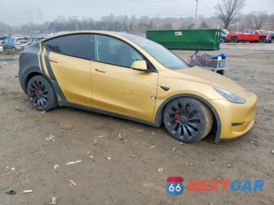 Czwarte zdjęcie samochodu z boku: 2024 TESLA MODEL Y VIN:7SAYGDEF7RA285703 - miniatura