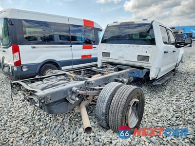 Czwarte zdjęcie samochodu z boku: 2025 FORD F350 SUPER DUTY TRUCK CAB AND CHASSIS VIN:1FD8W3HT4SEC86275 - miniatura