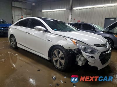 Czwarte zdjęcie samochodu z boku: 2012 HYUNDAI SONATA HYBRID BASE VIN:KMHEC4A45CA047217 - miniatura