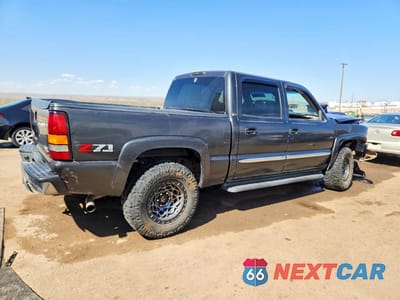 Trzecie zdjęcie samochodu z tyłu: 2005 GMC NEW SIERRA K1500 VIN:2GTEK13T751155328 - miniatura