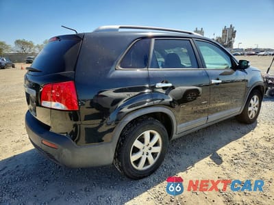 Trzecie zdjęcie samochodu z tyłu: 2013 KIA SORENTO LX VIN:5XYKT4A2XDG402163 - miniatura