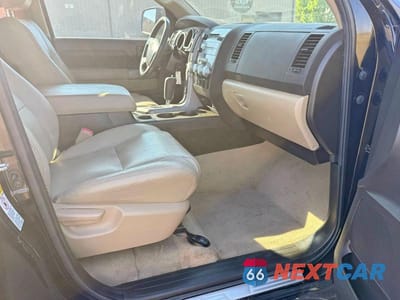 Piąte zdjęcie samochodu w środku: 2010 TOYOTA TUNDRA GRADE VIN:5TFUW5F17AX149981 - miniatura