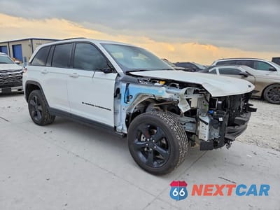 Czwarte zdjęcie samochodu z boku: 2025 JEEP GRAND CHEROKEE LAREDO VIN:1C4RJGAG4SC275283 - miniatura