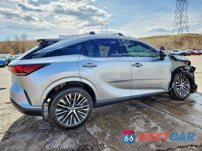 Trzecie zdjęcie samochodu z tyłu: 2023 LEXUS RX 350H PREMIUM+ VIN:2T2BBMCA4PC018995 - miniatura