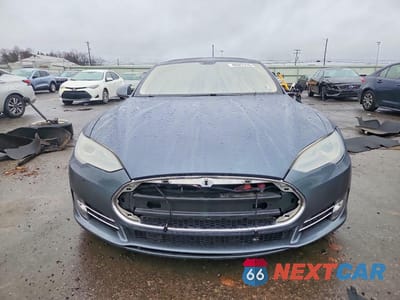 Piąte zdjęcie samochodu w środku: 2013 TESLA MODEL S VIN:5YJSA1CN4DFP20802 - miniatura
