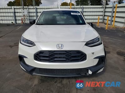 Piąte zdjęcie samochodu w środku: 2023 HONDA HR-V SPORT VIN:3CZRZ1H55PM701797 - miniatura