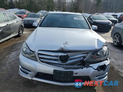 Piąte zdjęcie samochodu w środku: 2013 MERCEDES-BENZ C 300 4MATIC VIN:WDDGF8AB8DG119512 - miniatura