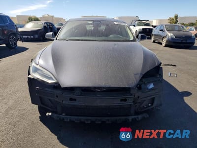 Piąte zdjęcie samochodu w środku: 2016 TESLA MODEL S VIN:5YJSA1E27GF177467 - miniatura