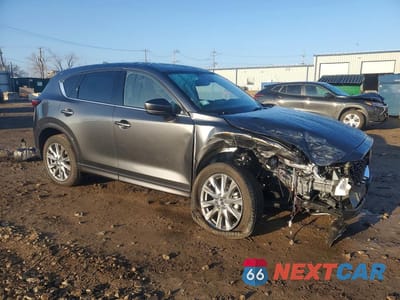 Czwarte zdjęcie samochodu z boku: 2025 MAZDA CX-5 PREMIUM PLUS VIN:JM3KFBEM4S0581141 - miniatura