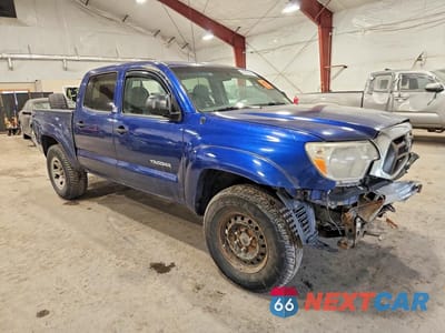 Czwarte zdjęcie samochodu z boku: 2015 TOYOTA TACOMA V6 VIN:3TMLU4EN0FM189946 - miniatura