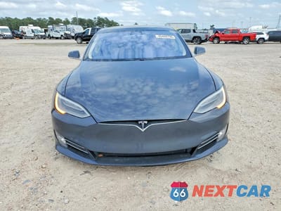 Piąte zdjęcie samochodu w środku: 2016 TESLA MODEL S VIN:5YJSA1E22GF167834 - miniatura