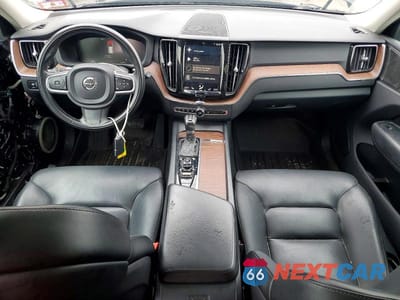 Zdjęcie 8 z 14 samochodu: 2019 VOLVO XC60 T5 VIN:LYV102RK0KB197262 - miniatura