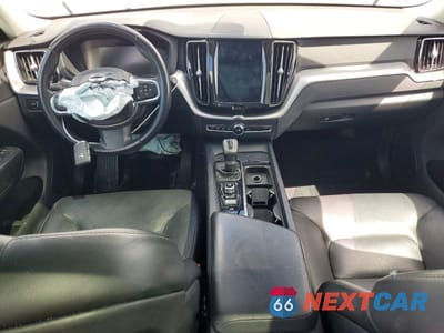 Zdjęcie 8 z 14 samochodu: 2019 VOLVO XC60 T5 MOMENTUM VIN:LYV102DK9KB376441 - miniatura