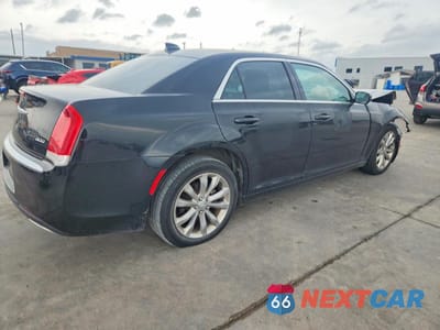 Trzecie zdjęcie samochodu z tyłu: 2018 CHRYSLER 300 TOURING VIN:2C3CCARG2JH235026 - miniatura