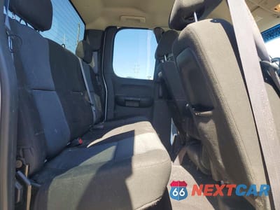 Zdjęcie 10 z 11 samochodu: 2011 CHEVROLET SILVERADO K1500 LS VIN:1GCRKREA4BZ223647 - miniatura