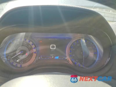 Zdjęcie 9 z 12 samochodu: 2015 CHRYSLER 300 S VIN:2C3CCABG3FH922579 - miniatura