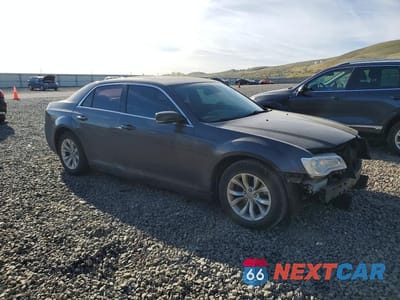 Czwarte zdjęcie samochodu z boku: 2016 CHRYSLER 300 LIMITED VIN:2C3CCAAGXGH142100 - miniatura