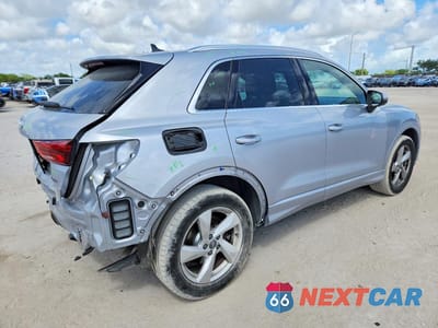 Trzecie zdjęcie samochodu z tyłu: 2020 AUDI Q3 PREMIUM VIN:WA1AECF37L1073562 - miniatura