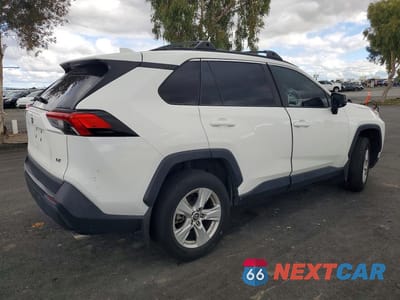 Trzecie zdjęcie samochodu z tyłu: 2021 TOYOTA RAV4 LE VIN:2T3H1RFV0MW141918 - miniatura