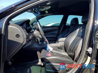 Zdjęcie 7 z 13 samochodu: 2019 CHRYSLER 300 S VIN:2C3CCABG9KH538851 - miniatura
