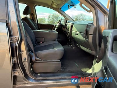 Piąte zdjęcie samochodu w środku: 2014 NISSAN TITAN S VIN:1N6BA0EK9EN504344 - miniatura