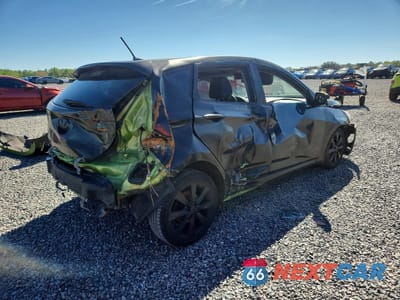 Trzecie zdjęcie samochodu z tyłu: 2013 HYUNDAI ACCENT SE VIN:KMHCU5AE4DU130754 - miniatura