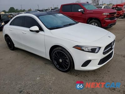 Czwarte zdjęcie samochodu z boku: 2019 MERCEDES-BENZ A 220 VIN:WDD3G4EB8KW028600 - miniatura