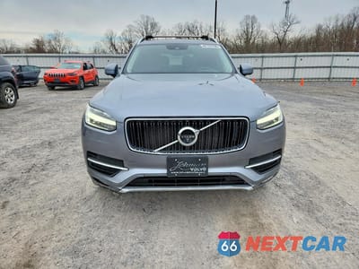 Piąte zdjęcie samochodu w środku: 2017 VOLVO XC90 T6 VIN:YV4A22PK2H1147425 - miniatura
