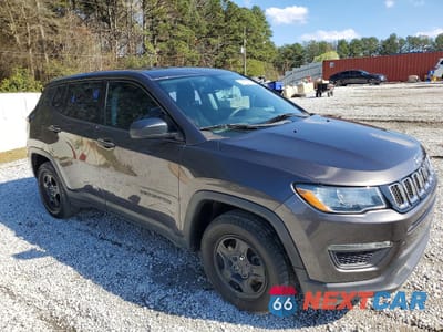 Czwarte zdjęcie samochodu z boku: 2021 JEEP COMPASS SPORT VIN:3C4NJCAB3MT518598 - miniatura