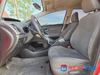 Zdjęcie 7 z 12 samochodu: 2013 TOYOTA PRIUS TWO VIN:JTDKN3DU0D0353384 - miniatura