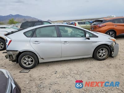 Trzecie zdjęcie samochodu z tyłu: 2011 TOYOTA PRIUS TWO VIN:JTDKN3DU2B0283870 - miniatura