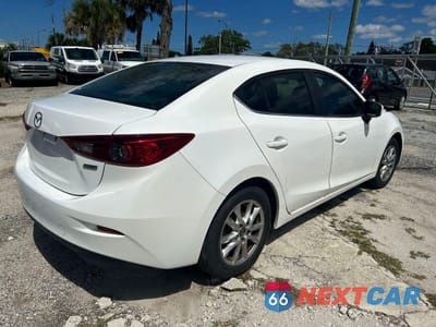 Czwarte zdjęcie samochodu z boku: 2018 MAZDA 3 SPORT VIN:3MZBN1U76JM174755 - miniatura