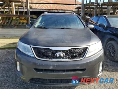 Piąte zdjęcie samochodu w środku: 2014 KIA SORENTO LX VIN:5XYKTCA65EG424604 - miniatura