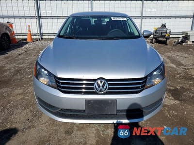 Piąte zdjęcie samochodu w środku: 2012 VOLKSWAGEN PASSAT S VIN:1VWAP7A3XCC081137 - miniatura