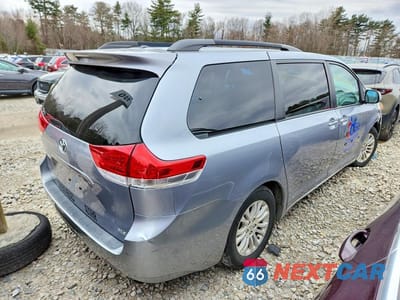 Trzecie zdjęcie samochodu z tyłu: 2011 TOYOTA SIENNA XLE 8-PASSENGER VIN:5TDYK3DC5BS072542 - miniatura