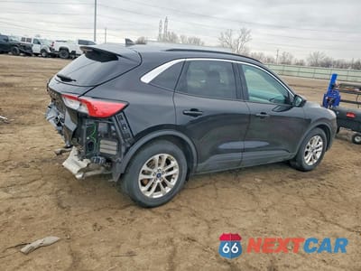 Trzecie zdjęcie samochodu z tyłu: 2021 FORD ESCAPE SE VIN:1FMCU0G61MUA36236 - miniatura