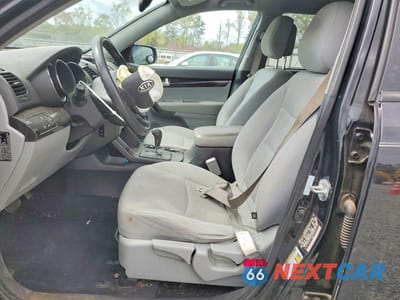 Zdjęcie 7 z 13 samochodu: 2013 KIA SORENTO LX VIN:5XYKT4A68DG383700 - miniatura
