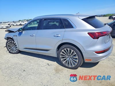Drugie zdjęcie samochodu z przodu: 2019 AUDI E-TRON PRESTIGE VIN:WA1VABGE1KB013289 - miniatura