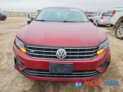 Piąte zdjęcie samochodu w środku: 2017 VOLKSWAGEN PASSAT R-LINE VIN:1VWDT7A32HC033289 - miniatura