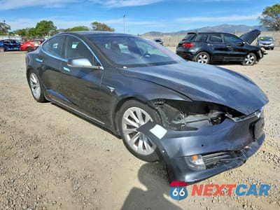 Czwarte zdjęcie samochodu z boku: 2018 TESLA MODEL S VIN:5YJSA1E23JF261860 - miniatura