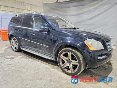 Czwarte zdjęcie samochodu z boku: 2011 MERCEDES-BENZ GL 550 4MATIC VIN:4JGBF8GE5BA741941 - miniatura