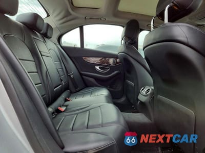 Zdjęcie 10 z 12 samochodu: 2015 MERCEDES-BENZ C 300 4MATIC VIN:55SWF4KB5FU096411 - miniatura